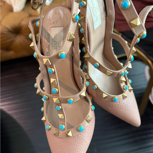 Valentino Rockstud heels beige with gold and turquoise colored studs EUC/RARE - Picture 4 of 13